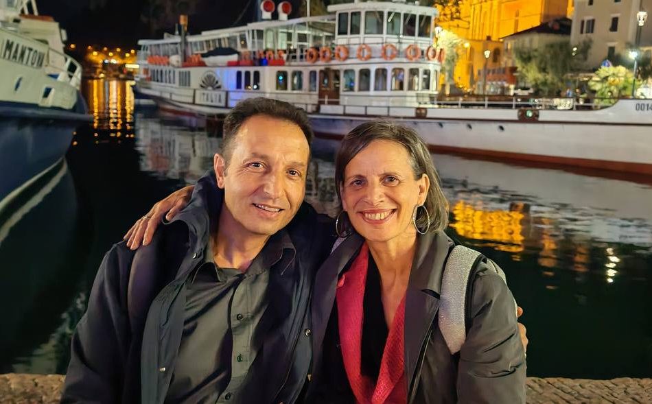 Antonino e Rosetta insieme, la sera, sul lungolago